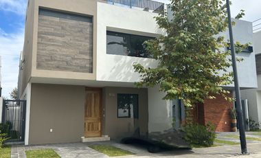 CASA NUEVA EN VENTA EN BOSQUES VALLARTA 3 RECAMARAS CON OPCION A 4TA RECAMARA, CUARTO DE SERVICIO C/BAÑO COMPLETO, CASA CLUB