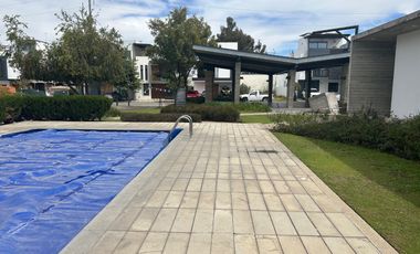 CASA NUEVA EN VENTA EN BOSQUES VALLARTA 3 RECAMARAS CON OPCION A 4TA RECAMARA, CUARTO DE SERVICIO C/BAÑO COMPLETO, CASA CLUB