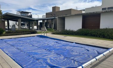 CASA NUEVA EN VENTA EN BOSQUES VALLARTA 3 RECAMARAS CON OPCION A 4TA RECAMARA, CUARTO DE SERVICIO C/BAÑO COMPLETO, CASA CLUB