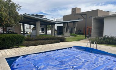 CASA NUEVA EN VENTA EN BOSQUES VALLARTA 3 RECAMARAS CON OPCION A 4TA RECAMARA, CUARTO DE SERVICIO C/BAÑO COMPLETO, CASA CLUB