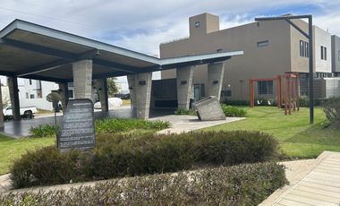 CASA NUEVA EN VENTA EN BOSQUES VALLARTA 3 RECAMARAS CON OPCION A 4TA RECAMARA, CUARTO DE SERVICIO C/BAÑO COMPLETO, CASA CLUB