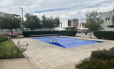 CASA NUEVA EN VENTA EN BOSQUES VALLARTA 3 RECAMARAS CON OPCION A 4TA RECAMARA, CUARTO DE SERVICIO C/BAÑO COMPLETO, CASA CLUB