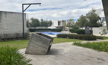 CASA NUEVA EN VENTA EN BOSQUES VALLARTA 3 RECAMARAS CON OPCION A 4TA RECAMARA, CUARTO DE SERVICIO C/BAÑO COMPLETO, CASA CLUB