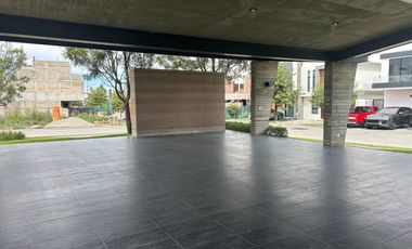 CASA NUEVA EN VENTA EN BOSQUES VALLARTA 3 RECAMARAS CON OPCION A 4TA RECAMARA, CUARTO DE SERVICIO C/BAÑO COMPLETO, CASA CLUB