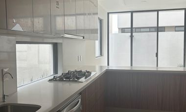 CASA NUEVA EN VENTA EN BOSQUES VALLARTA 3 RECAMARAS CON OPCION A 4TA RECAMARA, CUARTO DE SERVICIO C/BAÑO COMPLETO, CASA CLUB