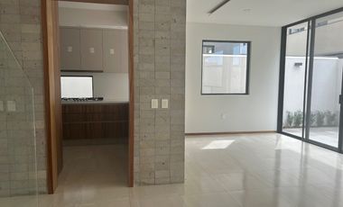 CASA NUEVA EN VENTA EN BOSQUES VALLARTA 3 RECAMARAS CON OPCION A 4TA RECAMARA, CUARTO DE SERVICIO C/BAÑO COMPLETO, CASA CLUB
