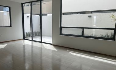 CASA NUEVA EN VENTA EN BOSQUES VALLARTA 3 RECAMARAS CON OPCION A 4TA RECAMARA, CUARTO DE SERVICIO C/BAÑO COMPLETO, CASA CLUB