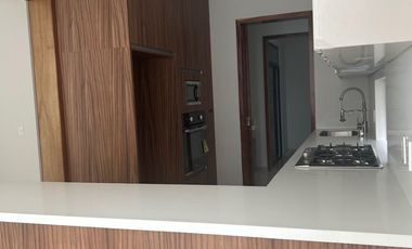 CASA NUEVA EN VENTA EN BOSQUES VALLARTA 3 RECAMARAS CON OPCION A 4TA RECAMARA, CUARTO DE SERVICIO C/BAÑO COMPLETO, CASA CLUB