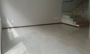 CASA NUEVA EN VENTA EN BOSQUES VALLARTA 3 RECAMARAS CON OPCION A 4TA RECAMARA, CUARTO DE SERVICIO C/BAÑO COMPLETO, CASA CLUB