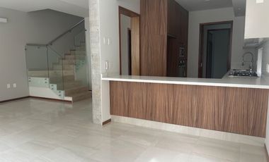 CASA NUEVA EN VENTA EN BOSQUES VALLARTA 3 RECAMARAS CON OPCION A 4TA RECAMARA, CUARTO DE SERVICIO C/BAÑO COMPLETO, CASA CLUB