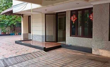 Termurah  Rumah Hoek 17x18m2 Lantai Marmer di Janur Elok Anti Banjir Akses Lebar