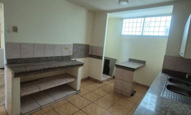 Departamento en Alquiler en la Garzota, 4 Habitaciones, 2 Baños, Parqueo, Seguridad, Norte de Guayaquil.