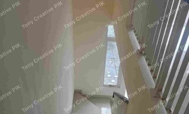 Rumah Katamaran PIK 1 Ukuran 4x11,5 – 3 Lantai Dekat Sekolah & Parkir Luas