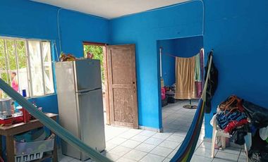 Terreno en Esquina con 3 Departamentos a 700m de la Playa