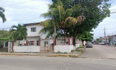 Terreno en Esquina con 3 Departamentos a 700m de la Playa