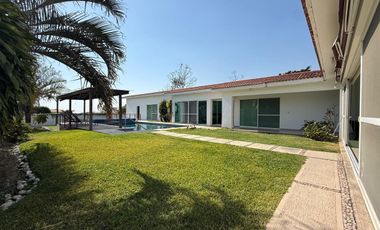 CASA EN VENTA EN FRACCIONAMIENTO LOMAS DE COCOYOC, MORELOS