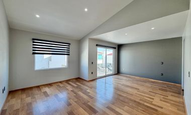 CASA EN RENTA EN METEPEC, ZONA UVM