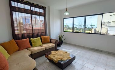 Casa en Venta Sector Ciudadela Universitaria Sur Manta | 5 Dormitorios, Patio y Garage