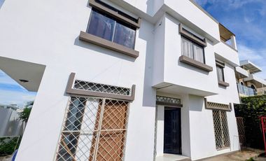 Casa en Venta Sector Ciudadela Universitaria Sur Manta | 5 Dormitorios, Patio y Garage