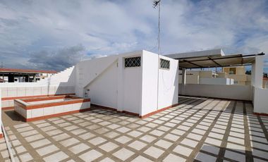 Casa en Venta Sector Ciudadela Universitaria Sur Manta | 5 Dormitorios, Patio y Garage