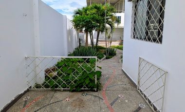 Casa en Venta Sector Ciudadela Universitaria Sur Manta | 5 Dormitorios, Patio y Garage