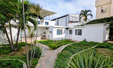 Casa en Venta Sector Ciudadela Universitaria Sur Manta | 5 Dormitorios, Patio y Garage