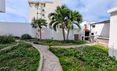 Casa en Venta Sector Ciudadela Universitaria Sur Manta | 5 Dormitorios, Patio y Garage