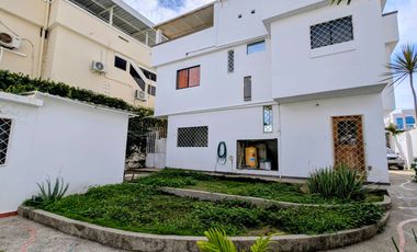 Casa en Venta Sector Ciudadela Universitaria Sur Manta | 5 Dormitorios, Patio y Garage