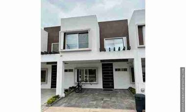 Venta Casa Jardines del Sur 4 frente a área verde.