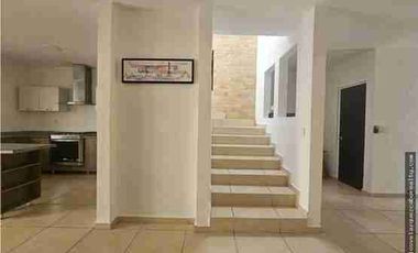 Venta Casa Jardines del Sur 4 frente a área verde.