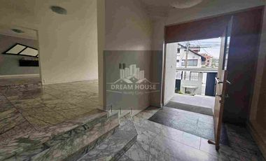 Venta de Casa de 4 dormitorios, Sector Quito Tenis, Ecuador