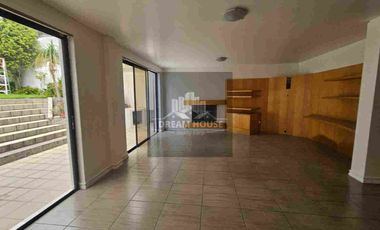 Venta de Casa de 4 dormitorios, Sector Quito Tenis, Ecuador