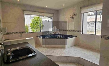 Venta de Casa de 4 dormitorios, Sector Quito Tenis, Ecuador