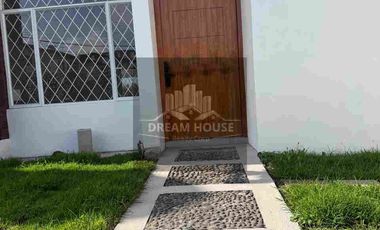 Venta de Casa Independiente de 5 dormitorios, sector La Damer 1, Quito, Ecuador