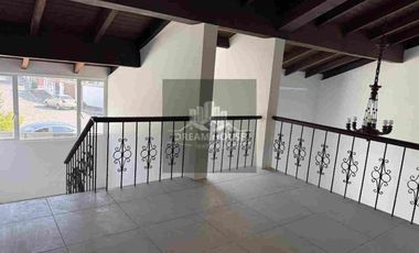 Venta de Casa Independiente de 5 dormitorios, sector La Damer 1, Quito, Ecuador