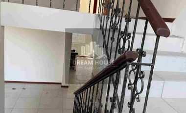 Venta de Casa Independiente de 5 dormitorios, sector La Damer 1, Quito, Ecuador