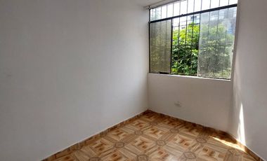 Departamento En Venta A 4 Cuadras Del Ovalo De La Perla