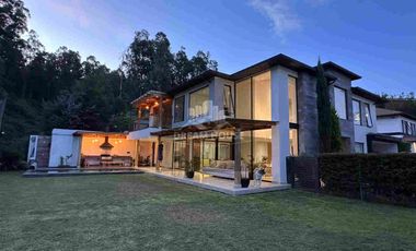 Venta de Casa de 5 dormitorios, Sector San Patricio, Cumbayá, Ecuador