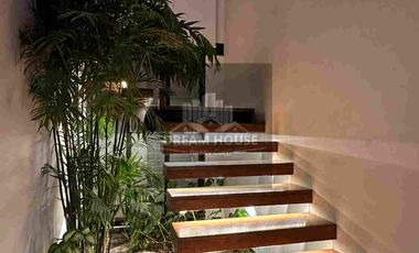 Venta de Casa de 5 dormitorios, Sector San Patricio, Cumbayá, Ecuador