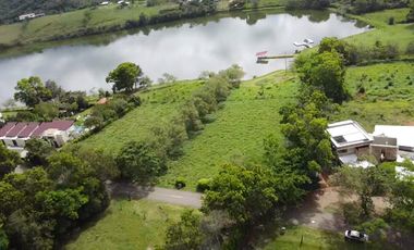 VENDO LOTE CON VISTA AL LAGO PALMIRA CERCA A CALI