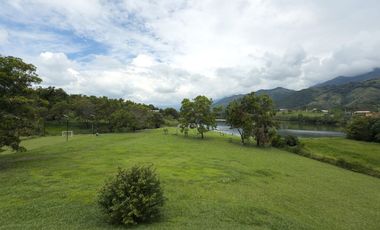 VENDO LOTE CON VISTA AL LAGO PALMIRA CERCA A CALI