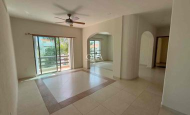 Se renta departamento en Cancún centro Mediterraneé SM17