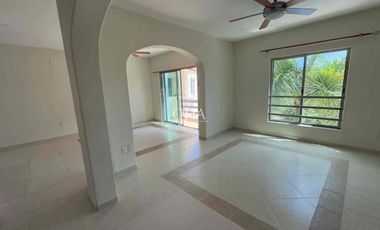 Se renta departamento en Cancún centro Mediterraneé SM17