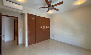 Se renta departamento en Cancún centro Mediterraneé SM17