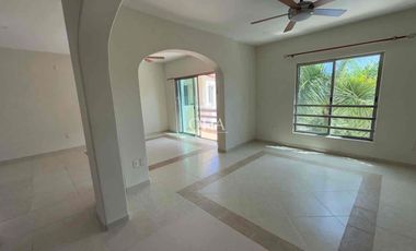 Se renta departamento en Cancún centro Mediterraneé SM17