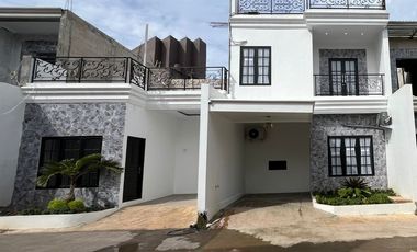 Cibubur - Dijual Rumah 3 Lantai Rooftop Harjamukti Cibubur   Nempel Pintu Tol Cibubur dan MRT Cibubur