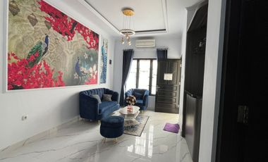 Cibubur - Dijual Rumah 3 Lantai Rooftop Harjamukti Cibubur   Nempel Pintu Tol Cibubur dan MRT Cibubur