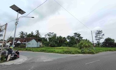 Di Sewakan Tanah pinggir jalan cocok buat coffe shop, gudang,villa dll Utara Pandaranan jl Kaliurang km 22