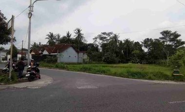 Di Sewakan Tanah pinggir jalan cocok buat coffe shop, gudang,villa dll Utara Pandaranan jl Kaliurang km 22