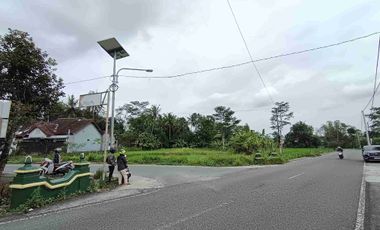 Di Sewakan Tanah pinggir jalan cocok buat coffe shop, gudang,villa dll Utara Pandaranan jl Kaliurang km 22